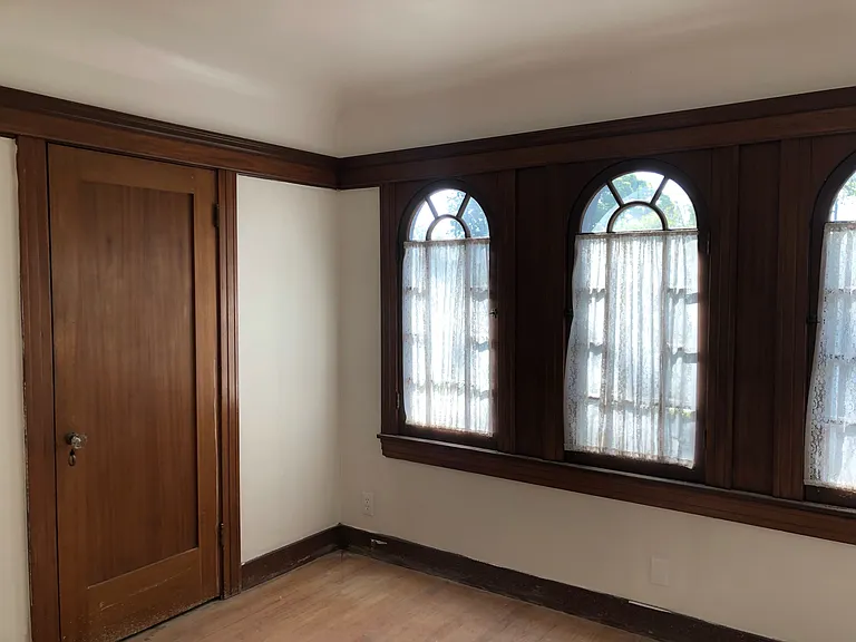 1576 N Poplar Ave — Photo 2