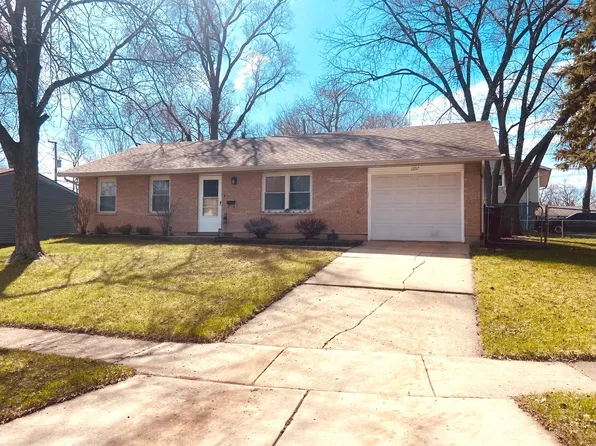 1207 Nippert Dr, Streamwood, IL 60107