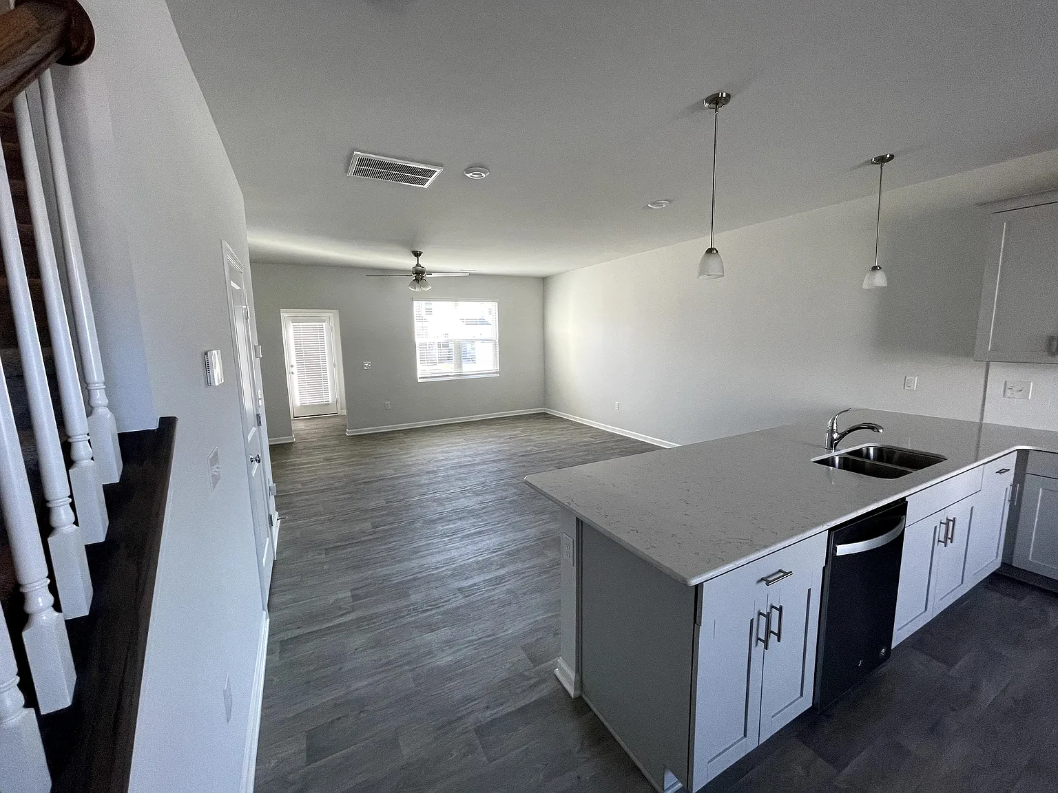 3 bed, 2.5 bath, 1420 sqft, $1,795 — Photo 4