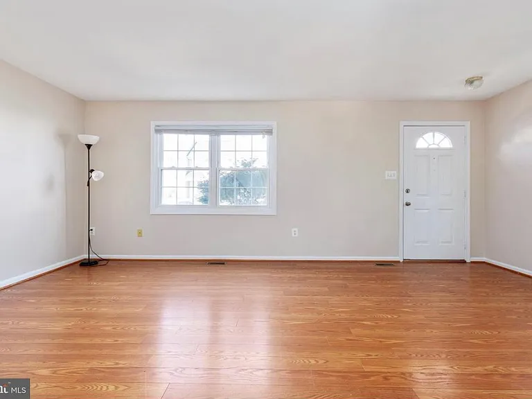 Silver Maple Ct — Photo 8