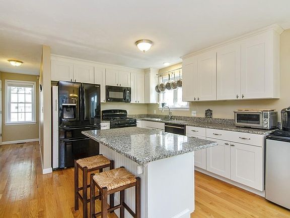3rd image of 17 Samoset Ave