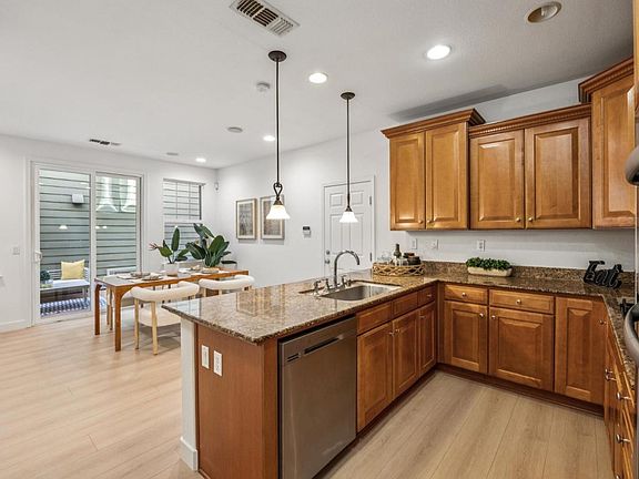 5th image of 325 Rayos Del Sol Dr
