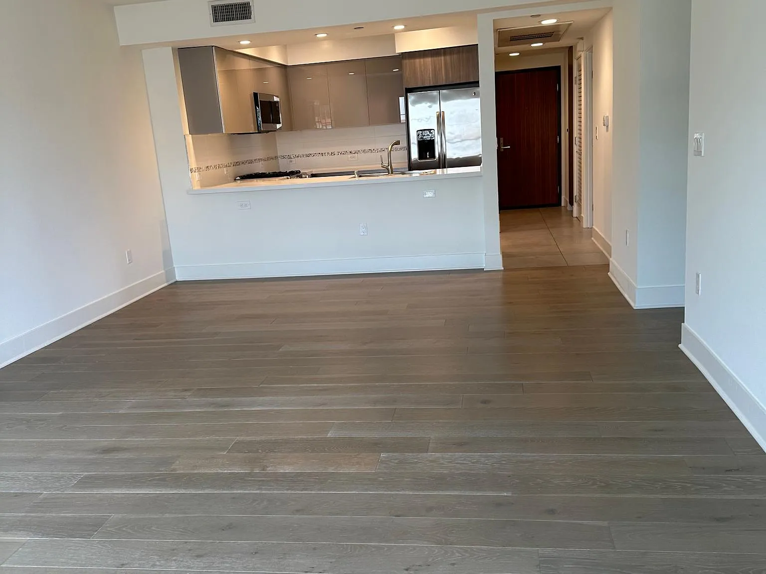 3 bed, 1400 sqft, $4,762 — Photo 3