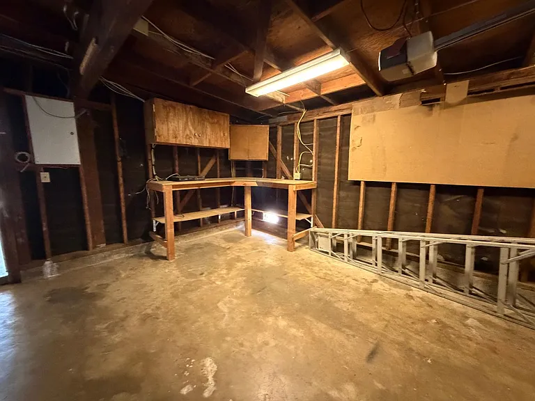 8945 Fashion Dr — Photo 33