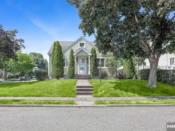 34-03 Norwood Dr, Fair Lawn, NJ 07410