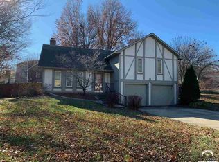 3133 Tomahawk Dr, Lawrence, KS 66049