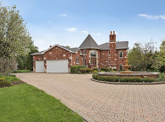 2nd image of 8 Woodland Dr