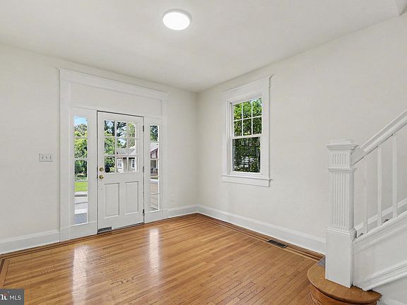 3rd image of 3206 Batavia Ave
