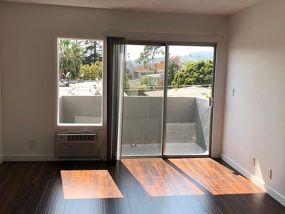 4th image of 1005 N Stanley Ave