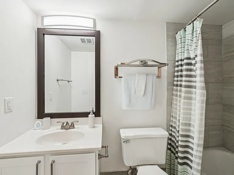 The Wind Song Apartments — Photo 21