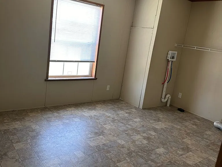 624 Madison Way — Photo 9