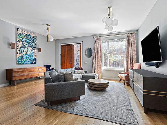 5th image of 287 Union St