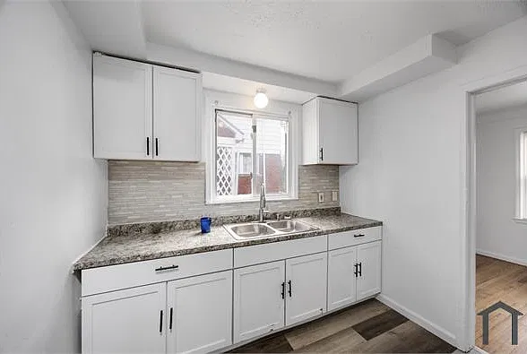 3 bed, 876 sqft, $1,100 — Photo 3