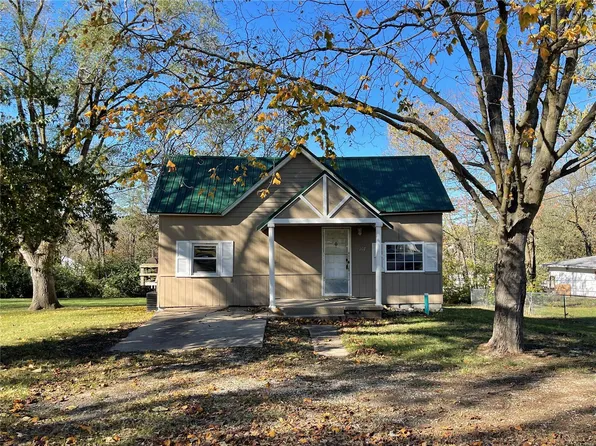 107 Buckner St, Paris, MO 65275