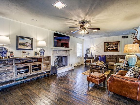 3rd image of 614 Opal Ln