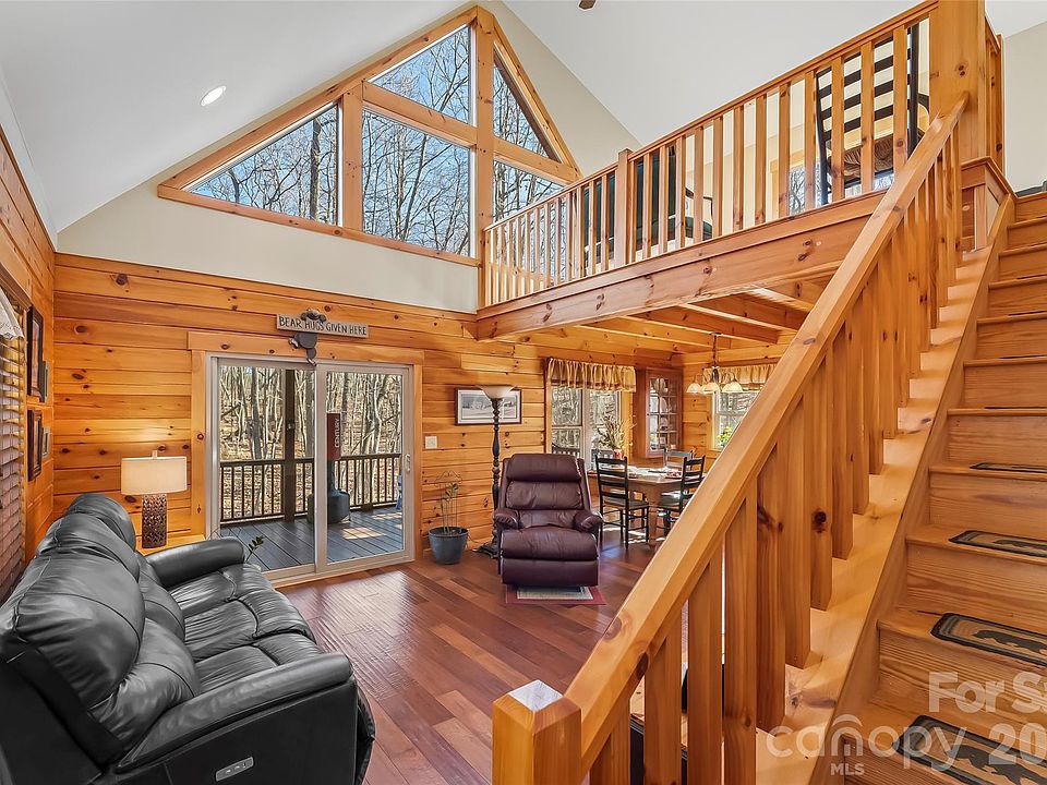 7th image of 204 Mountain Vista Dr