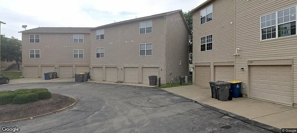 3 bed, 3.5 bath, 1659 sqft, $1,950 — Photo 2
