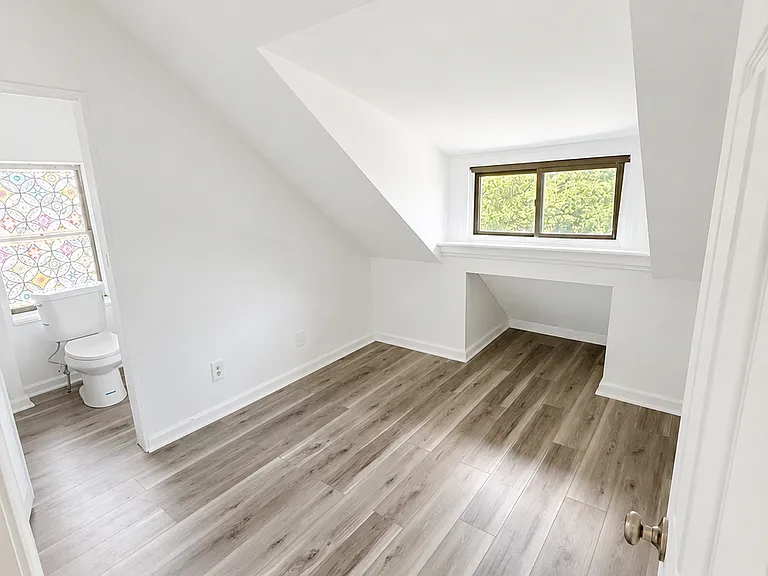 213 Vernon St — Photo 12