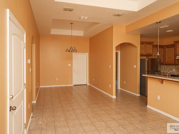 4th image of 225 Lemon Dr