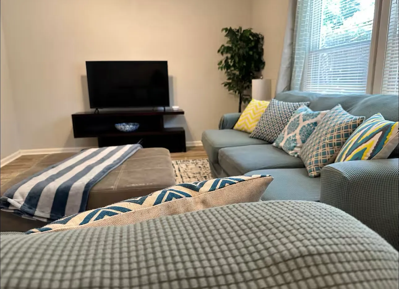 3 bed, $3,000 — Photo 2
