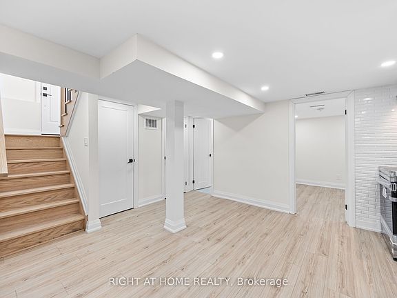 4th image of 961 Victoria Park Ave