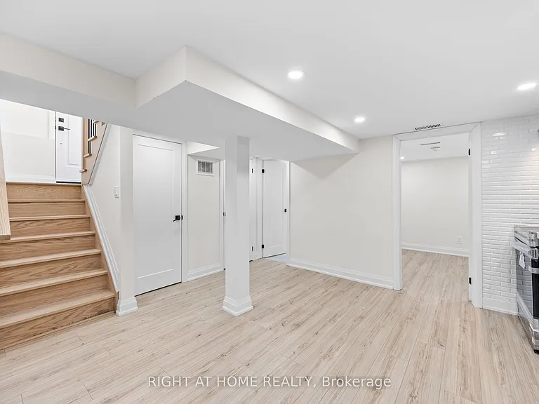 961 Victoria Park Ave #BASEMEN — Photo 4
