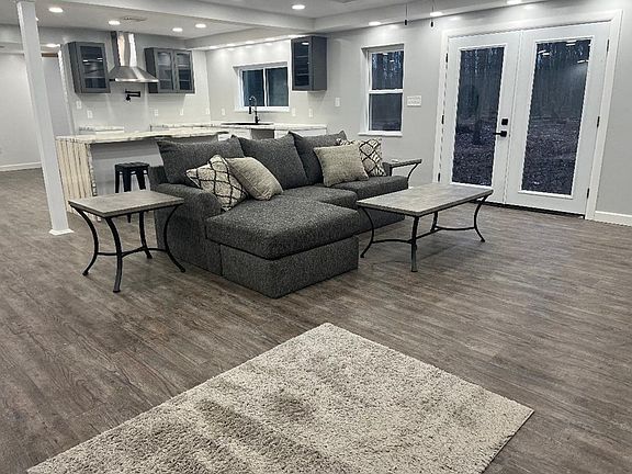 4th image of 172 Speer Ln