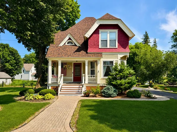 105 Grace St, Sharon, WI 53585