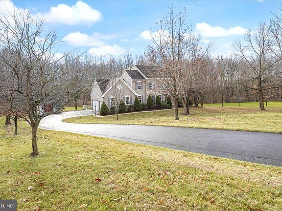 3rd image of 128 Blackburn Dr