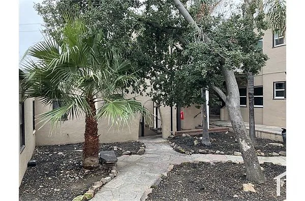 Photo 2 of 6 - 618 W 7th St #5 - Antioch, CA Building Photo - 618 W 7th St #5