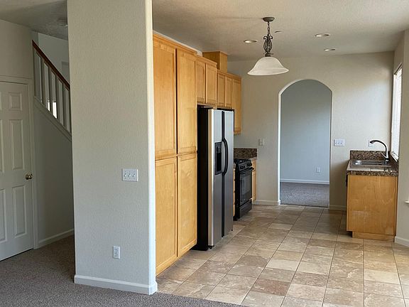3rd image of 887 Holly Ln
