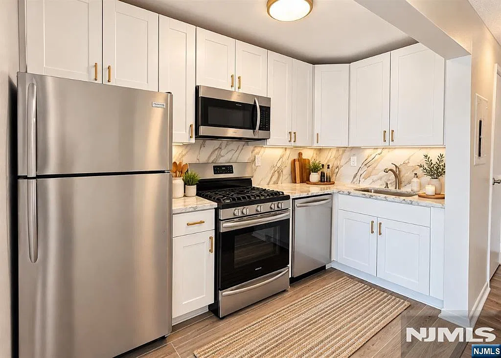 2 bed, 2.0 bath, $2,700 — Photo 1