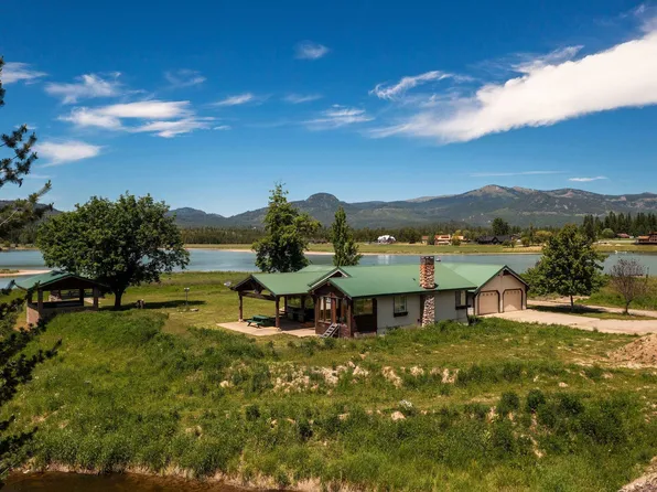 10675 Lakeshore Dr, Sagle, ID 83860