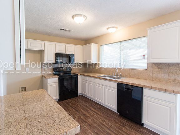 3rd image of 418 Camp Creek Dr