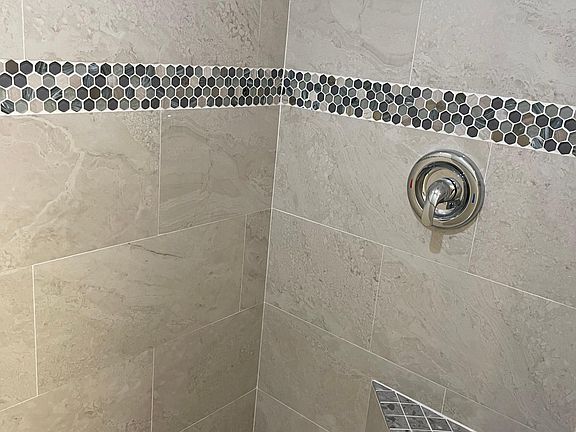 5th image of 843 SE 10th St Unit 843