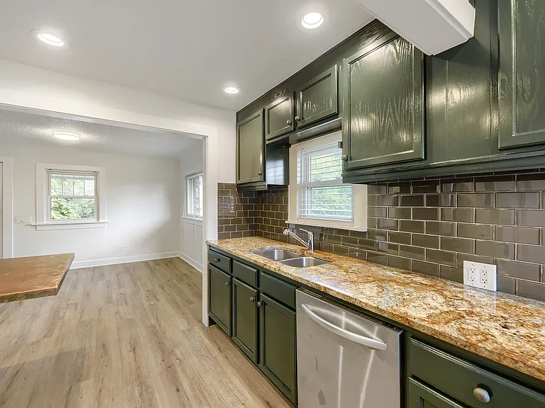2727 Perry St — Photo 10