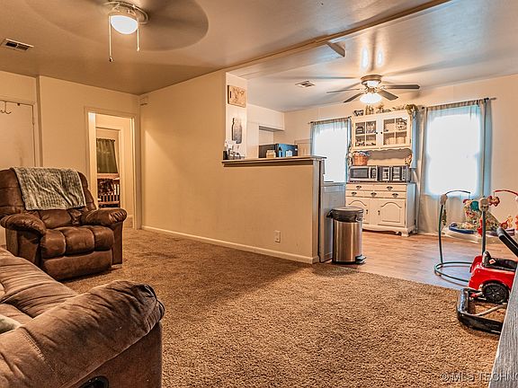 5th image of 310 E Park Ave