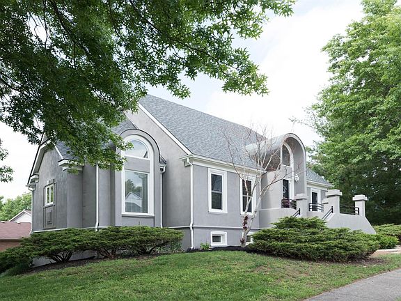 2nd image of 4604 Thornwood Cir