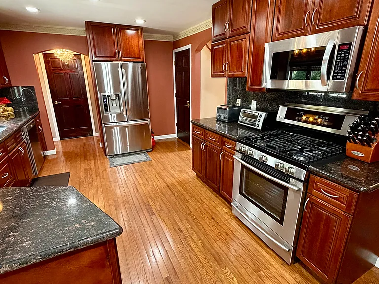 598 Cleveland Ave — Photo 1