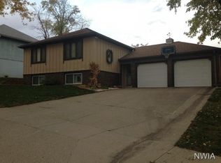 3004 Norman Dr, Sioux City, IA 51104