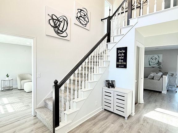 4th image of 3927 Southwyck Ct