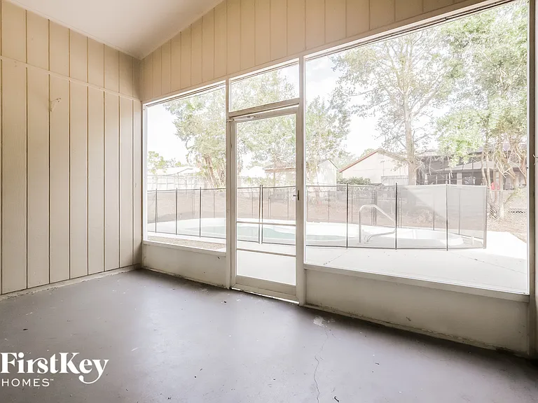 785 Hunt Dr — Photo 9