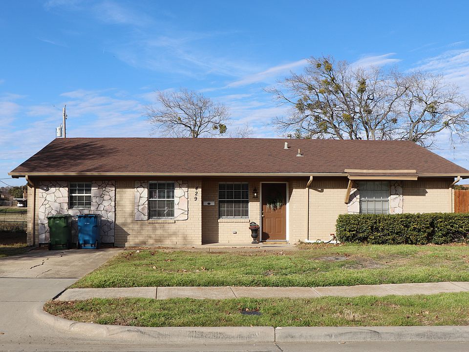 1st image of 429 Sweetbriar Dr