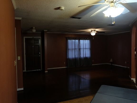 5th image of 102 Stratford St