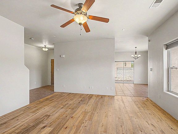 5th image of 382 Coronado Ln NE