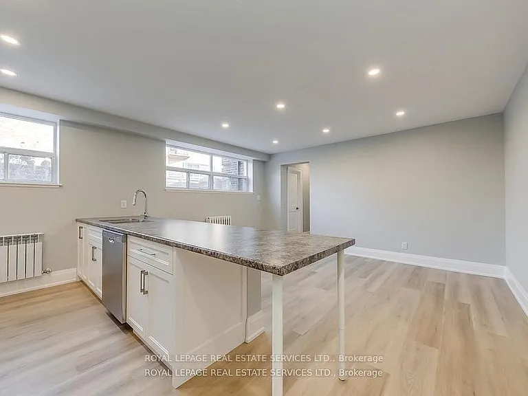 320 Lakeshore Rd W #2 — Photo 7
