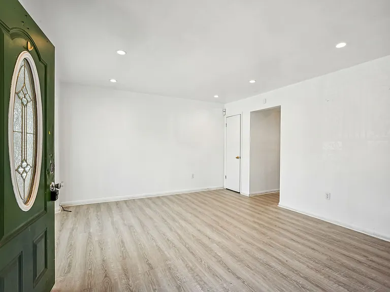3019 Sunset Ln — Photo 2