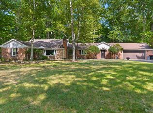23640 Oak Glen Dr, Southfield, MI 48033