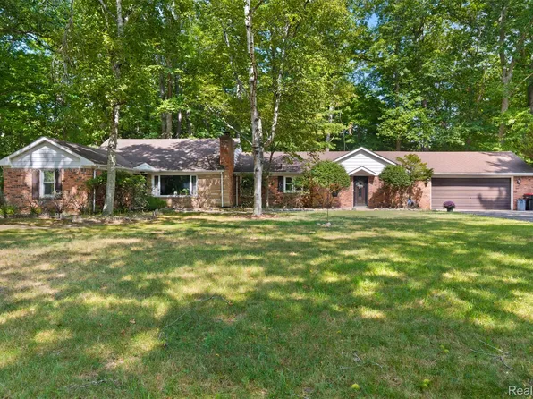 23640 Oak Glen Dr, Southfield, MI 48033