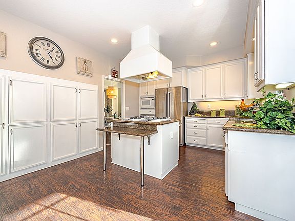 4th image of 30751 Oxford Way